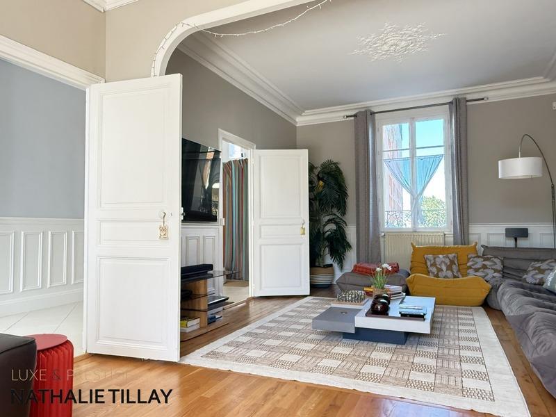 Maison - 220 m² - 9 pièces