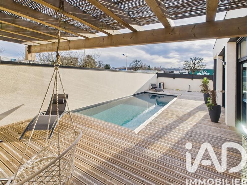 Maison - 210 m² - 6 pièces