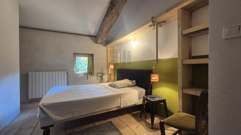 Maison - 330 m² - 13 pièces