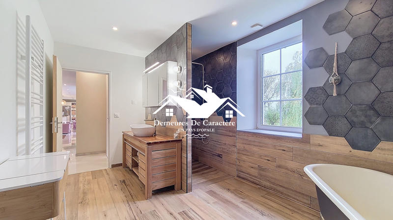 Maison - 360 m² - 12 pièces