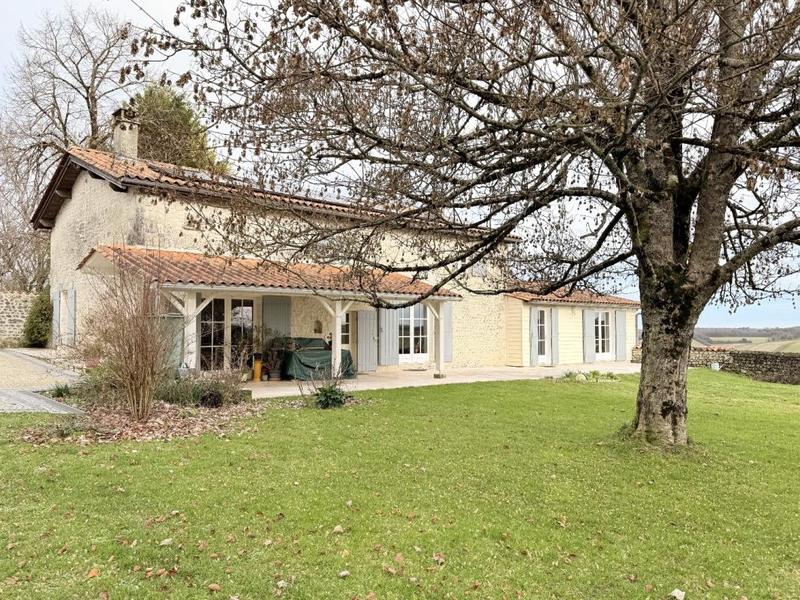 Maison - 238 m² - 5 pièces