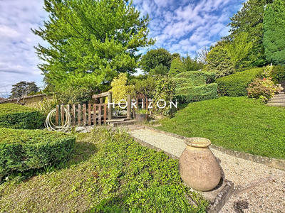 Maison - 224 m² - 7 pièces