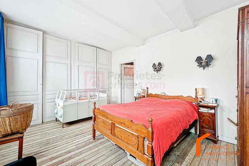 Maison - 402 m² - 16 pièces