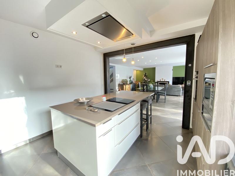 Maison - 180 m² - 8 pièces