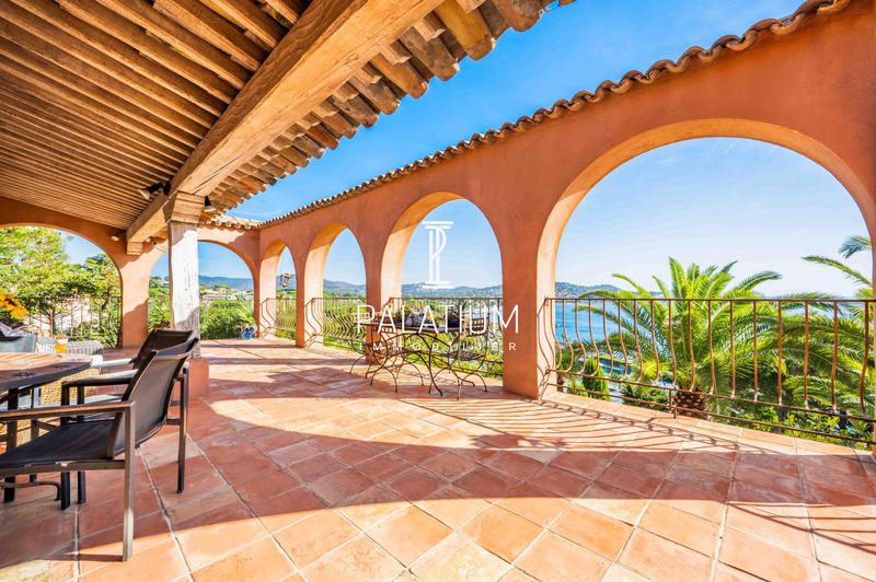 Villa - 289 m² - 10 pièces