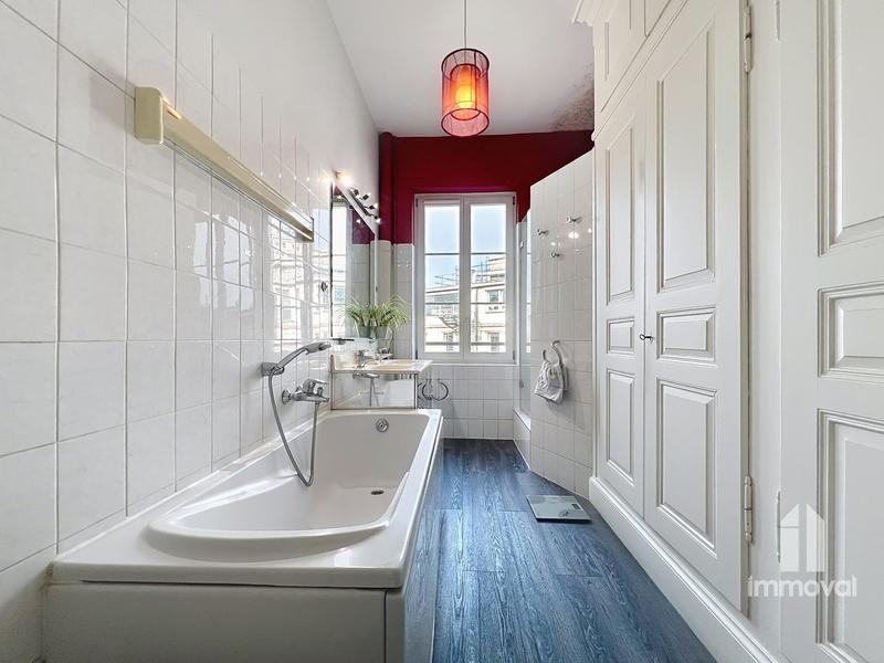 Appartement - 151 m² - 6 pièces