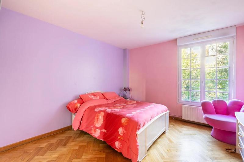 Maison - 220 m² - 7 pièces