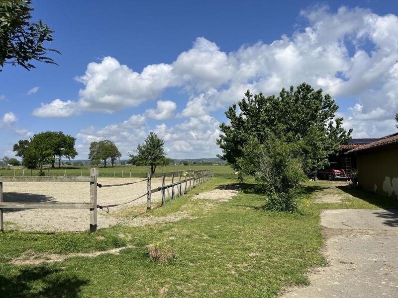 Propriété - 228 m² - 7 pièces