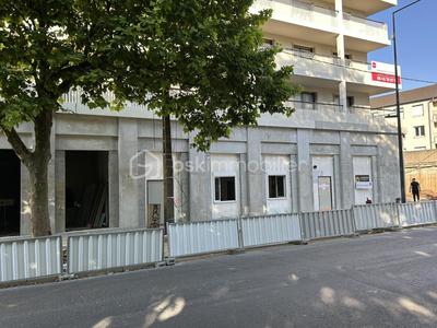 Local commercial - 94 m² - 1 pièce