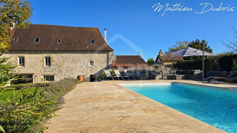 Propriété - 271 m² - 12 pièces