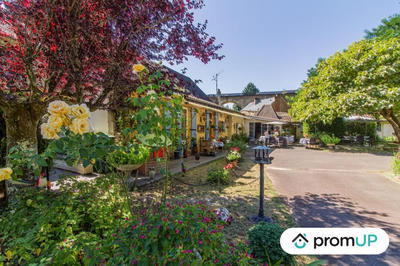 Maison - 370 m² - 12 pièces