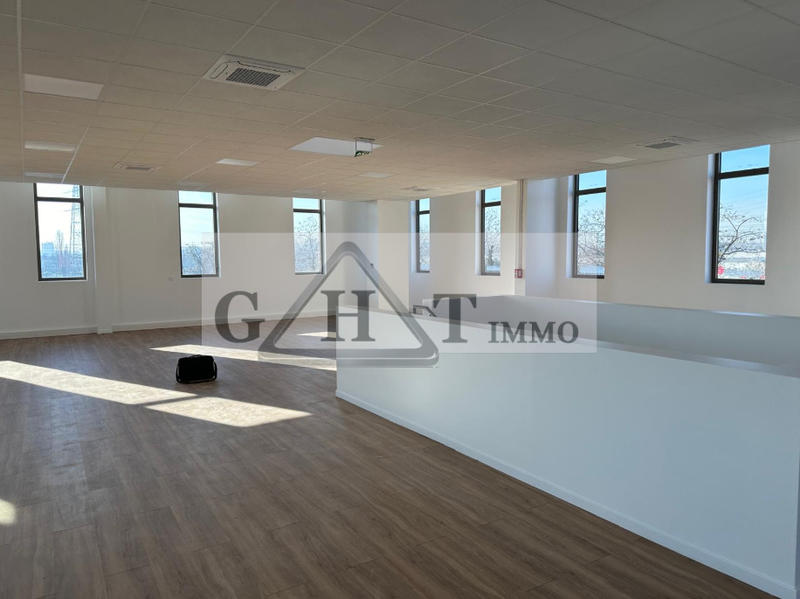 Entrepôt - 1 154 m²