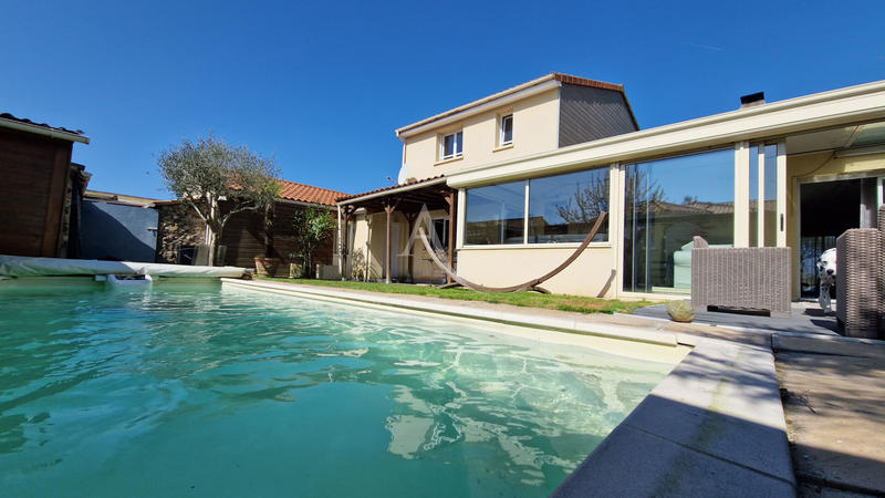 Maison - 180 m² - 7 pièces