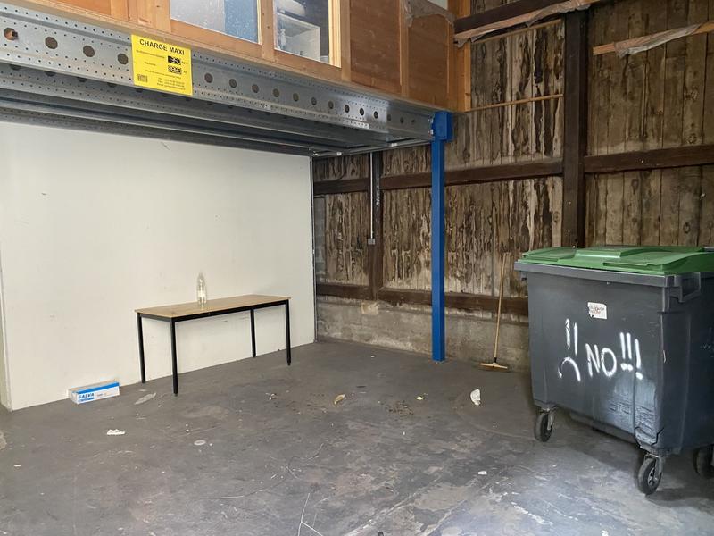 Local d'activités - 360 m² - 4 pièces