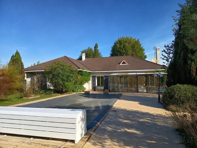 Maison - 220 m² - 6 pièces