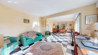 Maison - 180 m² - 8 pièces