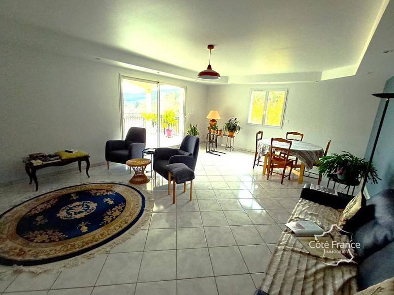 Propriété - 249 m² - 9 pièces