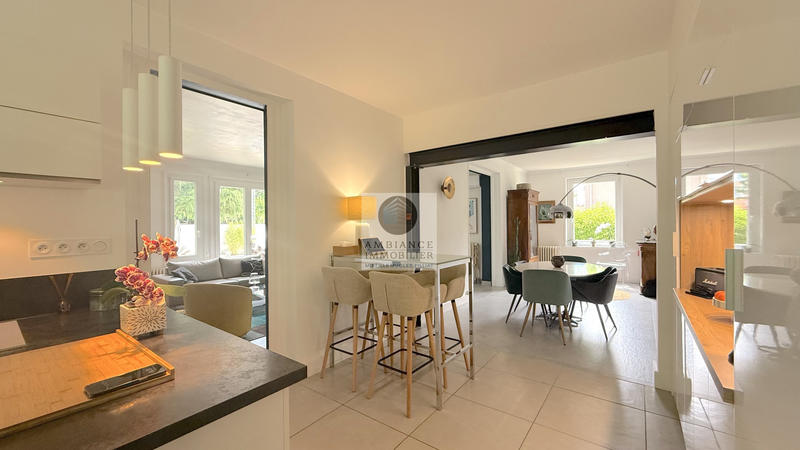 Maison - 174 m² - 9 pièces