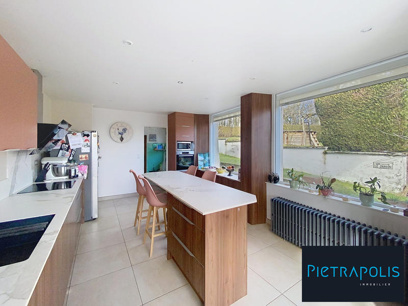 Maison - 250 m² - 7 pièces