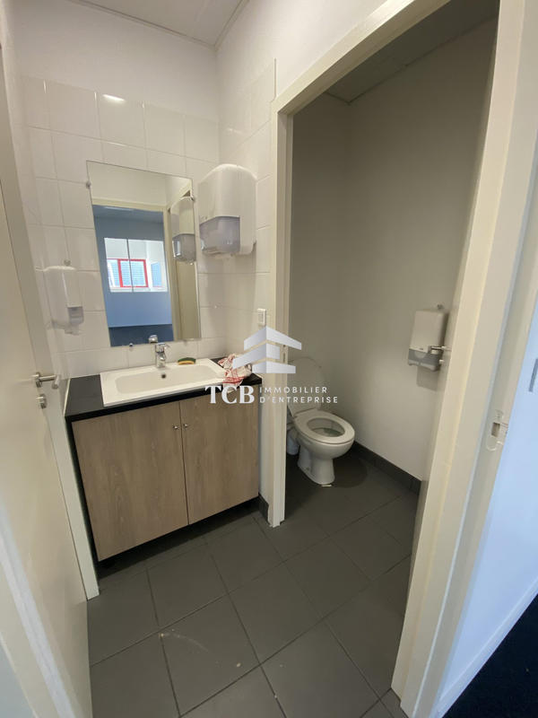 Local d'activités - 174 m²