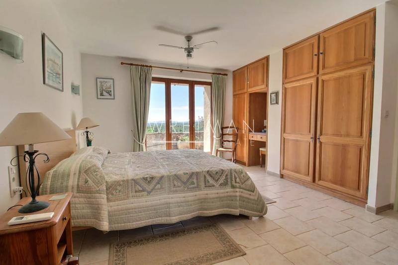 Maison - 236 m² - 7 pièces