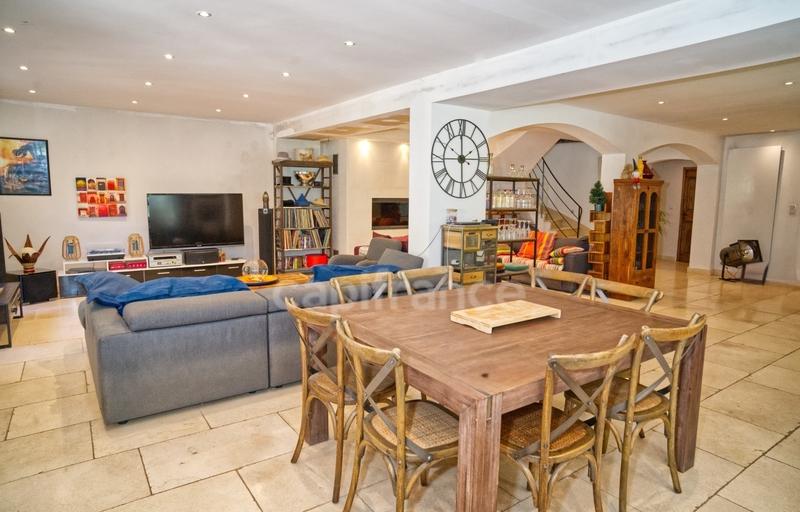 Propriété - 294 m² - 9 pièces