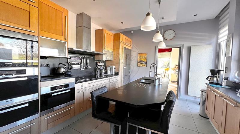 Propriété - 373 m² - 10 pièces