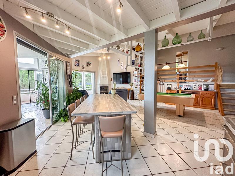 Maison - 220 m² - 9 pièces