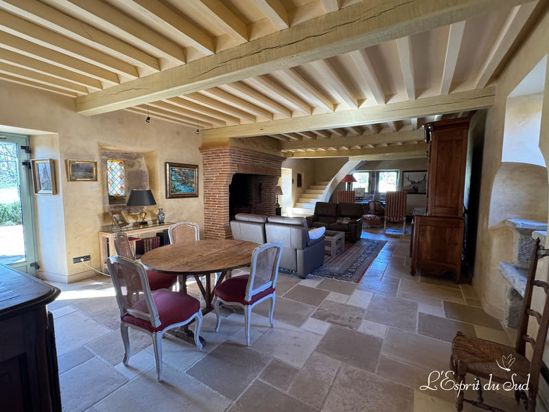 Maison - 330 m² - 9 pièces