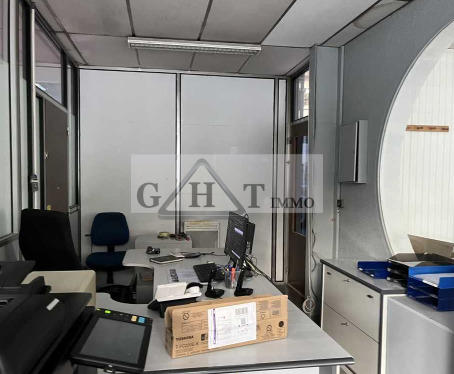 Entrepôt - 1 370 m²