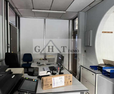 Entrepôt - 1 370 m²