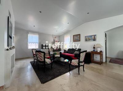 Maison - 220 m² - 6 pièces