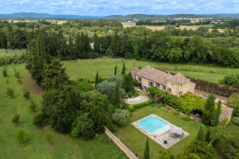 Maison - 345 m² - 8 pièces