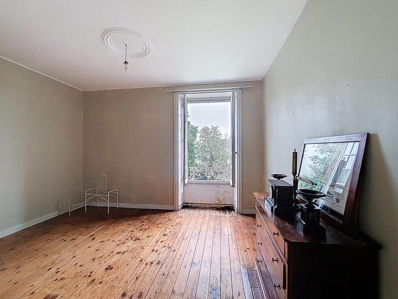 Maison ancienne - 197 m² - 8 pièces