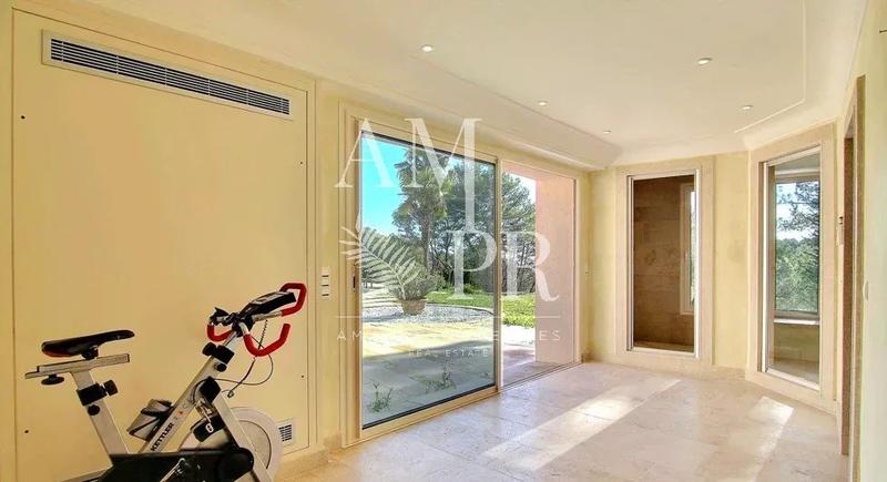 Villa - 600 m² - 12 pièces