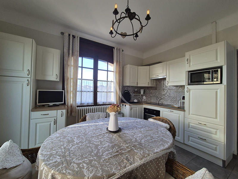 Maison - 340 m² - 14 pièces