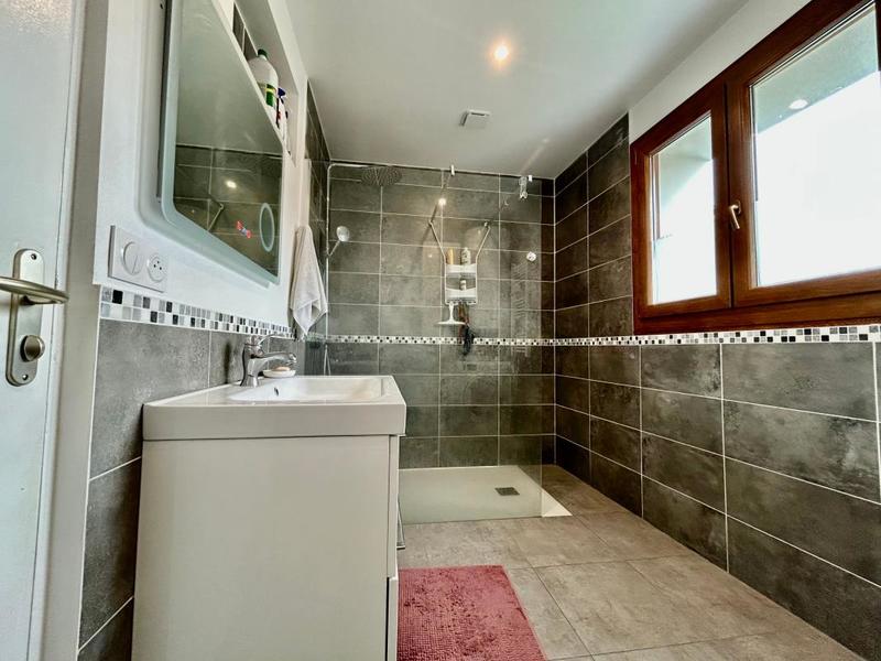 Maison - 225 m² - 7 pièces