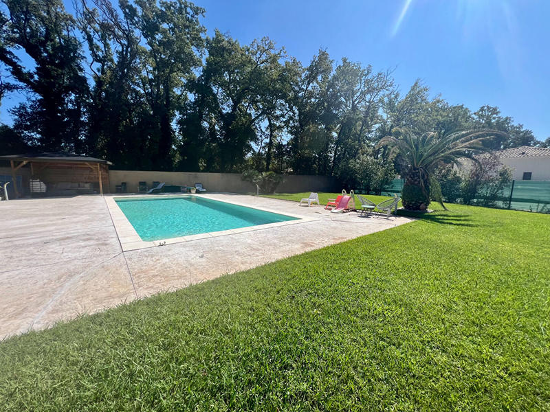 Maison - 230 m² - 8 pièces