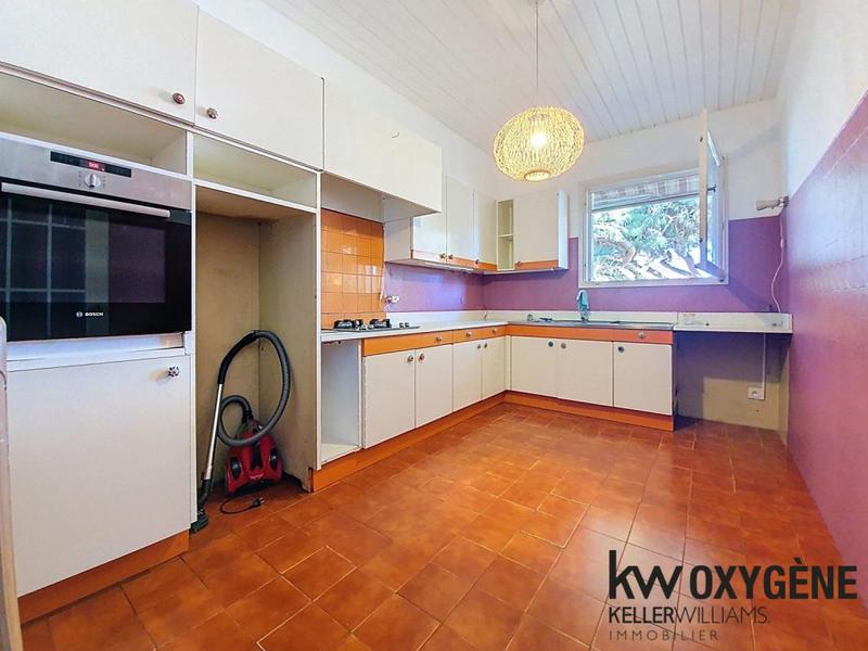 Maison - 223 m² - 9 pièces