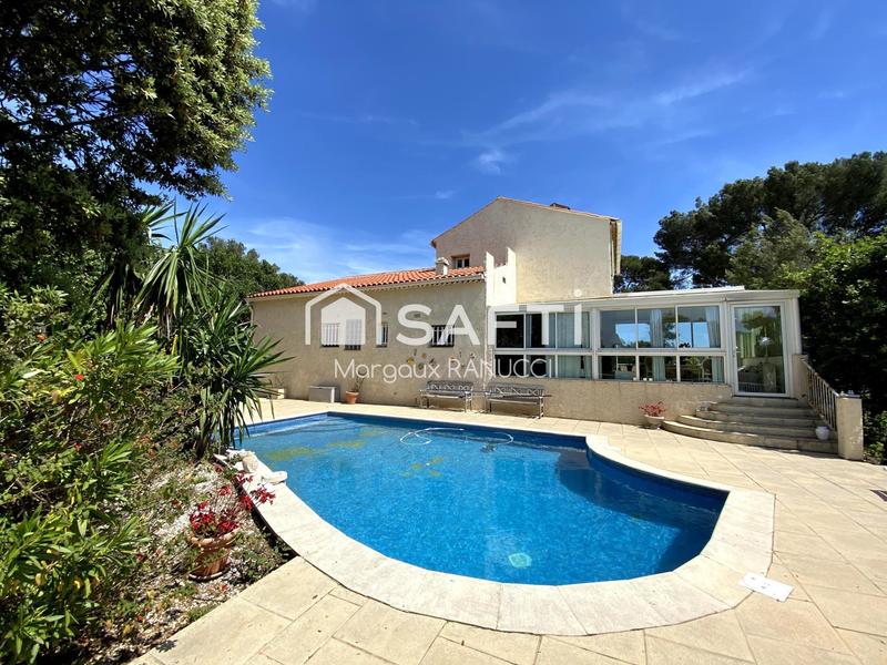 Maison - 233 m² - 9 pièces