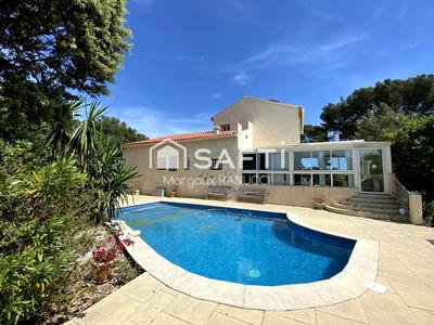 Maison - 233 m² - 9 pièces