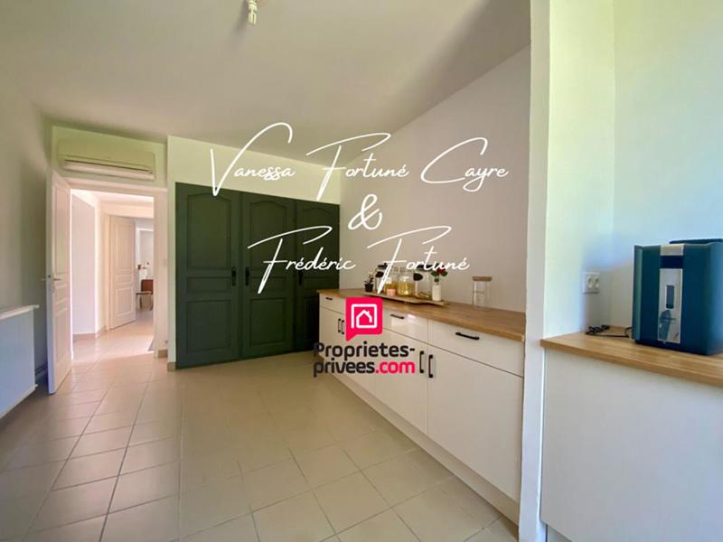 Maison - 325 m² - 10 pièces