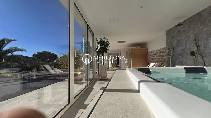 Maison - 460 m² - 6 pièces