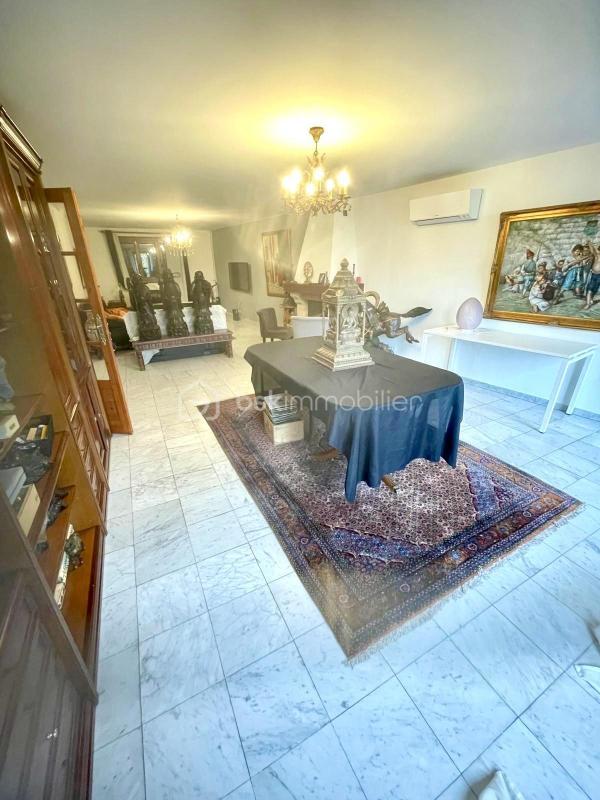 Pavillon - 245 m² - 13 pièces