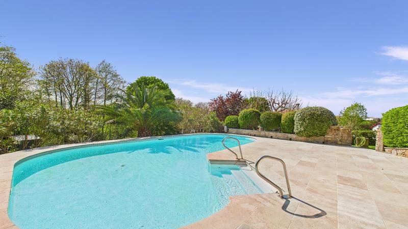 Maison - 270 m² - 13 pièces