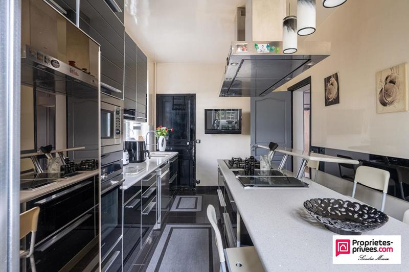 Maison - 236 m² - 7 pièces