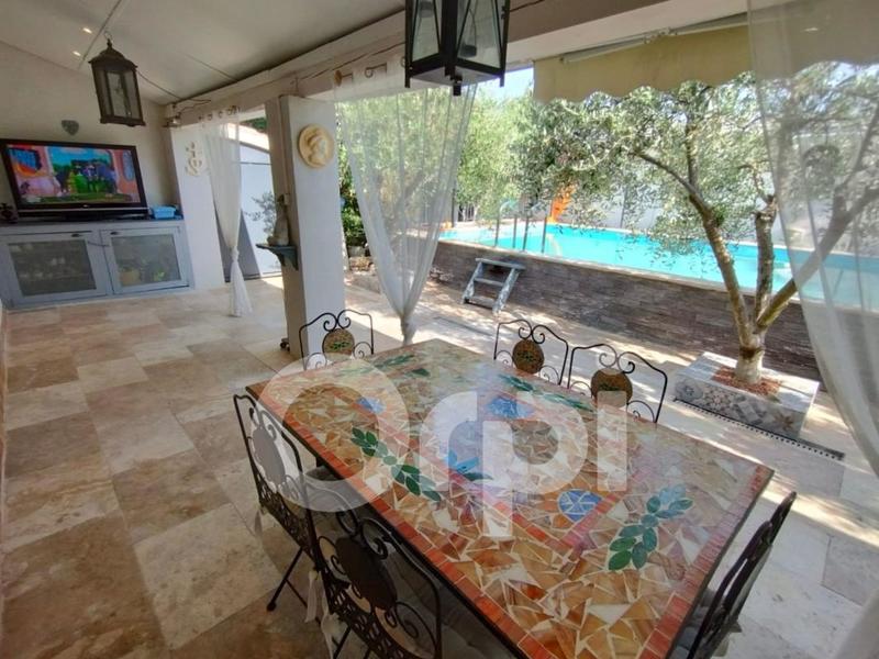 Propriété - 250 m² - 10 pièces