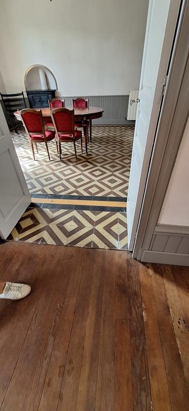 Maison - 1 500 m² - 40 pièces