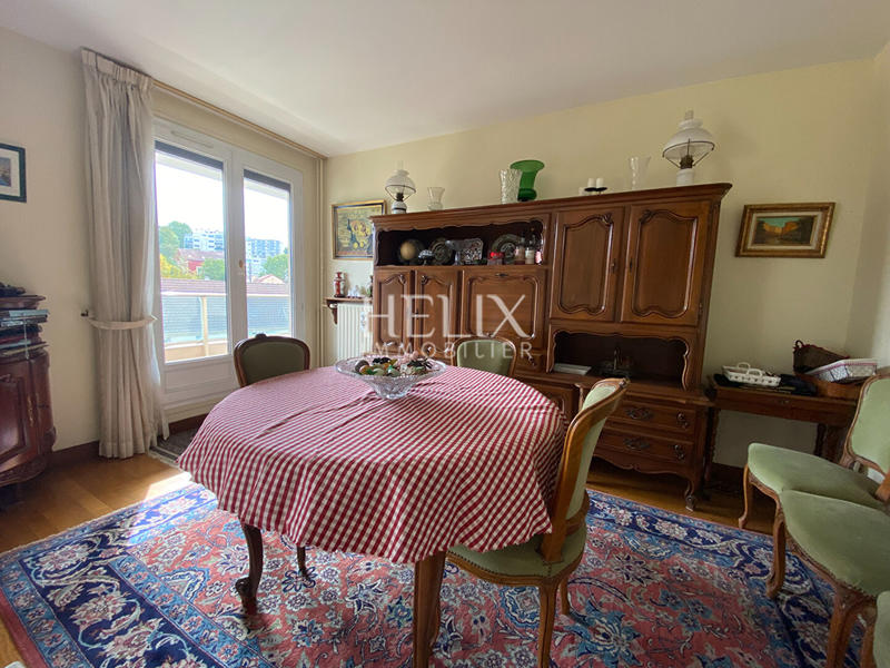 Appartement - 100 m² - 5 pièces