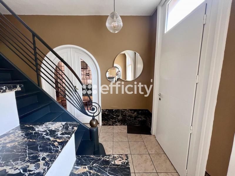 Maison - 201 m² - 8 pièces